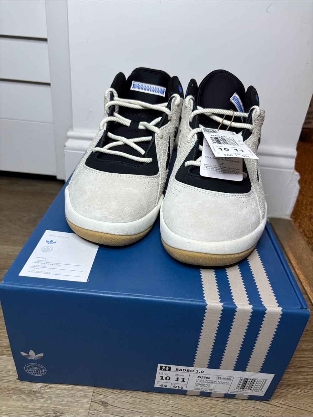 adidas Kids Sneakers in Off-White, Black & Gum